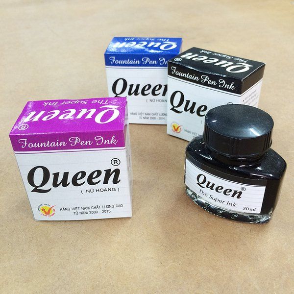 Hình ảnh chân thực mực viết máy Queen