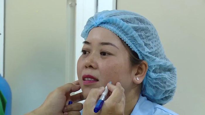 Treo chân mày đẹp ở đâu tại TPHCM?