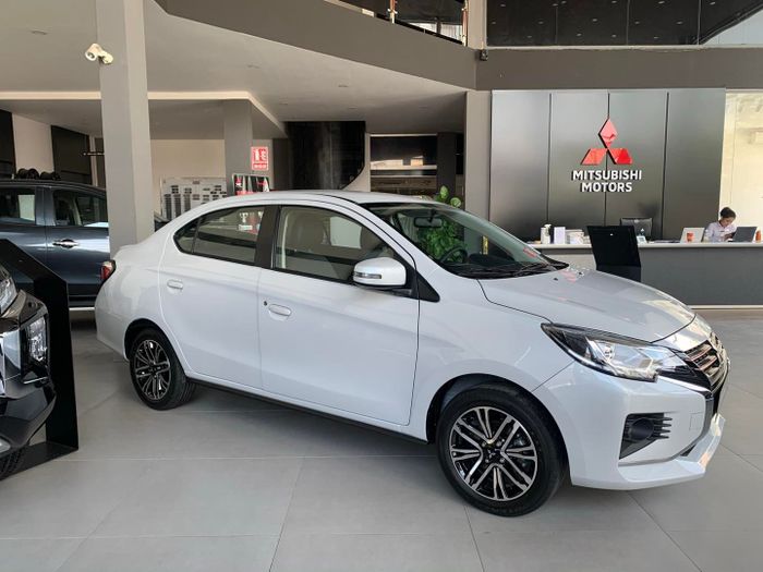 Showroom Mitsubishi Isamco Bình Triệu - Không gian trưng bày sang trọng với đầy đủ dòng xe mới nhất