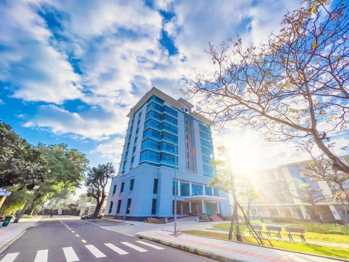 Khuôn viên hiện đại Đại học Bách khoa Đà Nẵng - nơi ươm mầm sáng tạo