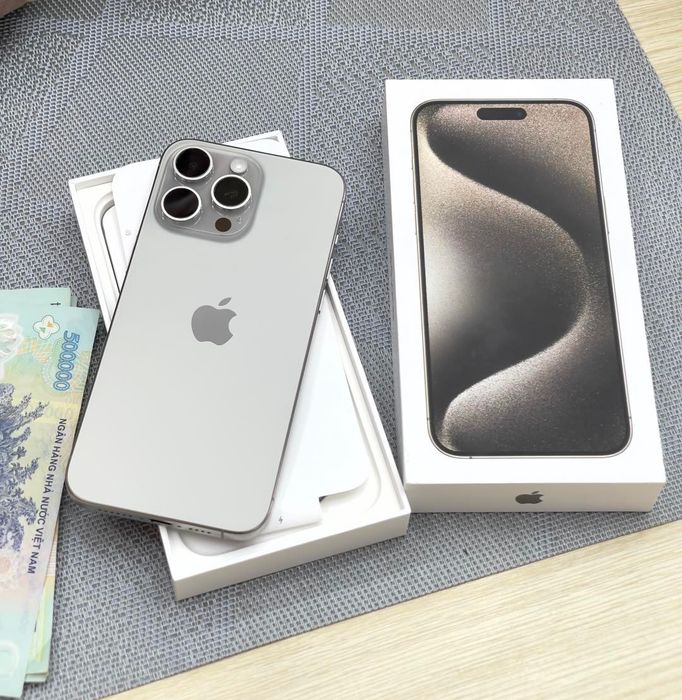 Không gian trưng bày sang trọng tại NGHĨA APPLE Store