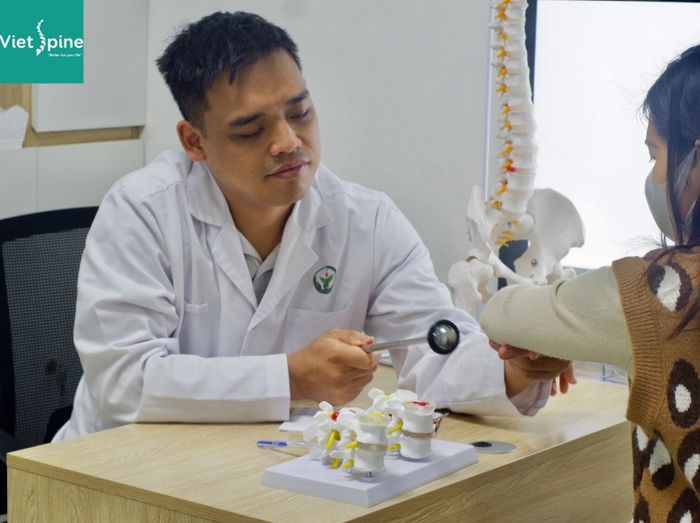 Hình ảnh thực tế phòng khám VietSpine