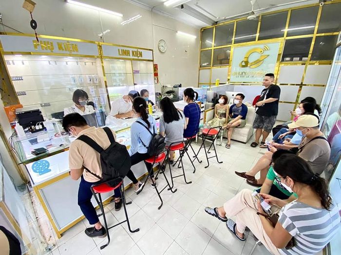 Chung Mobile ảnh 1 - Hình ảnh chân thực về không gian mua sắm hiện đại, nơi khách hàng có thể trải nghiệm những sản phẩm chất lượng nhất.