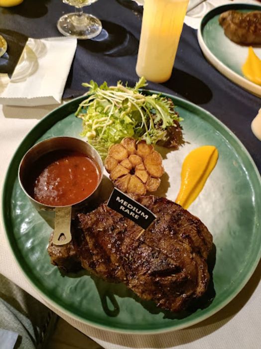 Tại Mars Venus Restaurant, bò beefsteak được chế biến từ những nguyên liệu thượng hạng, mang đến hương vị tuyệt vời cho thực khách.