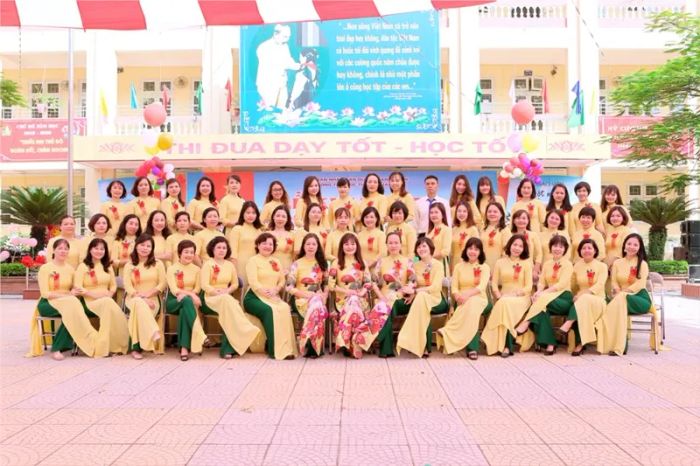Góc nhìn toàn cảnh qua ảnh thứ 2 về Trường Tiểu học Thanh Xuân Nam - không gian sư phạm xanh - sạch - đẹp với đầy đủ tiện nghi hiện đại.