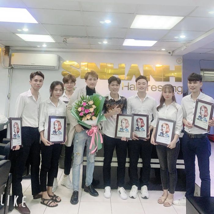 Học viên thực hành tại Viện Sinh Anh