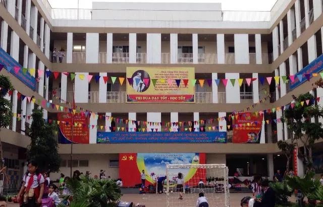 Hình ảnh đầu tiên về Trường Tiểu học Thanh Xuân Bắc - công trình kiến trúc giáo dục hiện đại với thiết kế 4 tầng khang trang, không gian xanh mát.