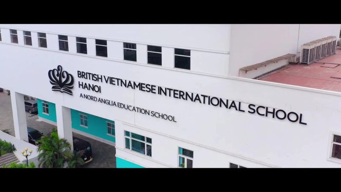 Hình ảnh đầu tiên về BVIS Hà Nội - khuôn viên trường hiện đại tại Royal City với kiến trúc chuẩn quốc tế, không gian học tập đa chức năng.