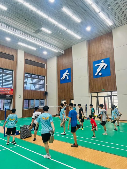 Quốc Học Badminton hình ảnh 1