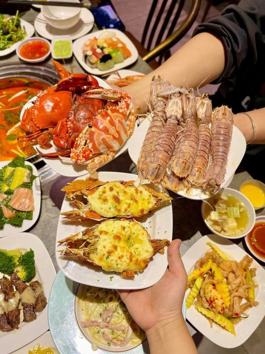 Không Gian Ẩm Thực Tại Buffet Hải Sản Cửu Vân Long