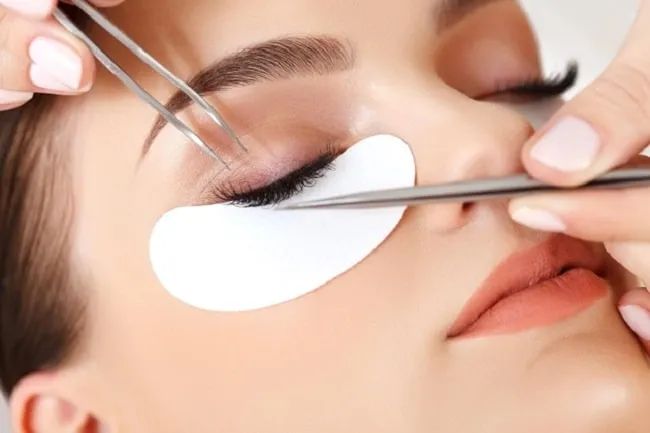 Linh Chi Spa vinh dự nằm trong Top 10 địa chỉ dạy nối mi hàng đầu tại TP HCM