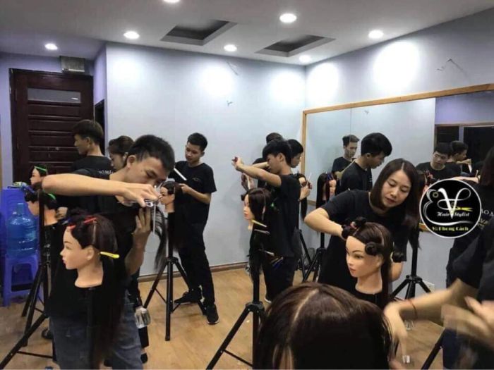Hình ảnh không gian đào tạo chuyên nghiệp tại Salon Vũ Phong Cách