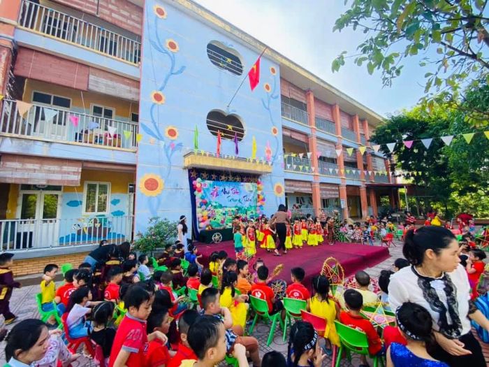 Không gian xanh mát tại Mầm non Hoa Sứ