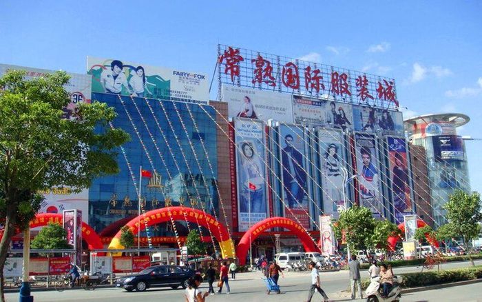Trải nghiệm mua sắm tại thiên đường thời trang Bạch Mã