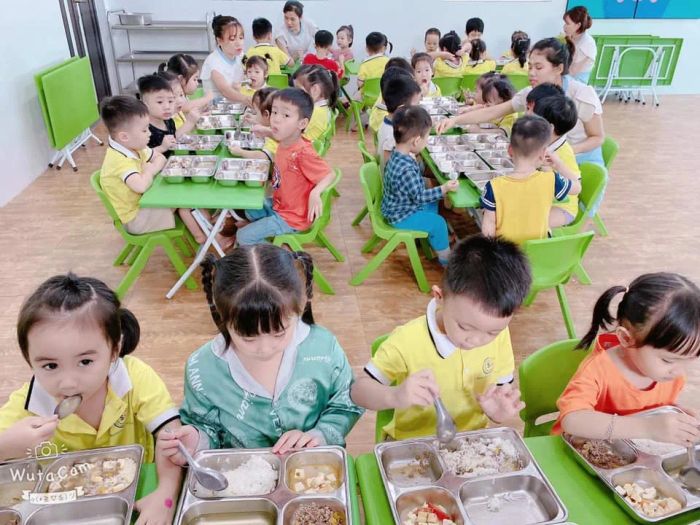 Hoạt động vui chơi sáng tạo tại Star Montessori School