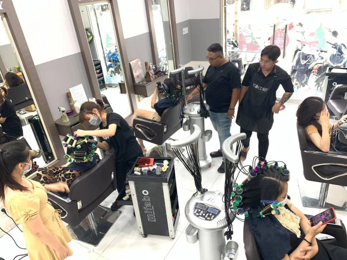 Hình ảnh không gian đào tạo chuyên nghiệp tại Hair Salon Thiện Tây