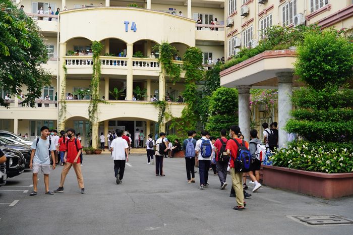 Hình ảnh đặc trưng của Trường Đại học Khoa học Tự nhiên - ĐHQGHN