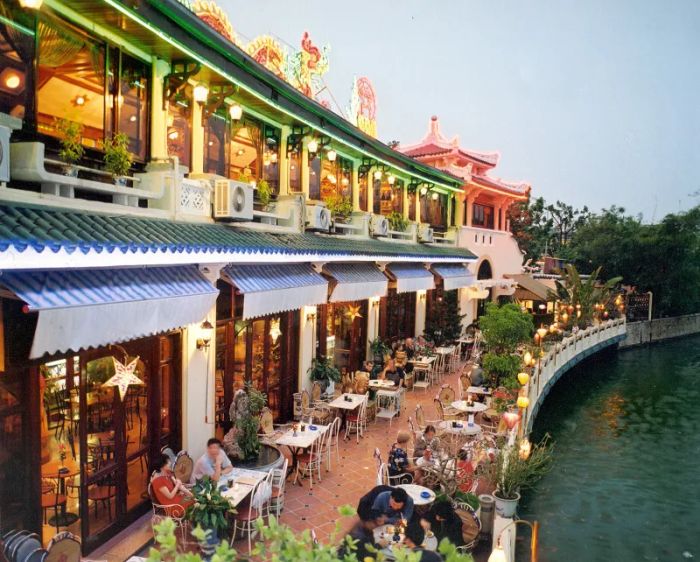 Thủy Tạ - Nhà hàng Hà Nội với kiến trúc độc đáo uốn lượn bên bờ hồ