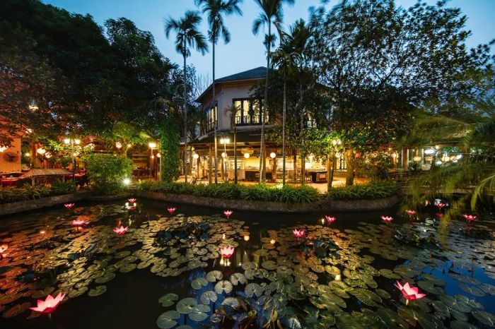 Không gian ấm cúng hòa quyện cùng thiên nhiên với tầm nhìn ra Hồ Tây