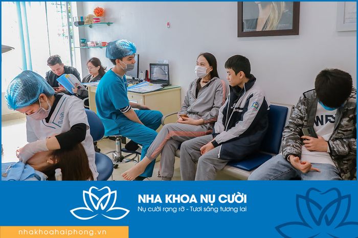 Hình ảnh Nha Khoa Nụ Cười - Đội ngũ bác sĩ chuyên môn cao
