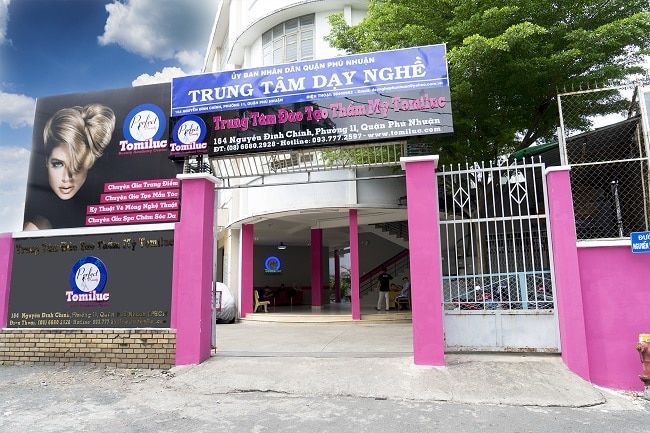 Tomiluc Beauty Academy vinh dự lọt top 10 trung tâm dạy trang điểm uy tín và chất lượng nhất