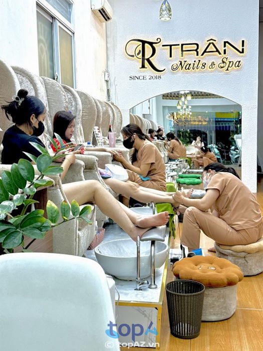 Trân Nails & Spa - Địa chỉ vàng cho dịch vụ chà gót chân cao cấp tại Quận 7