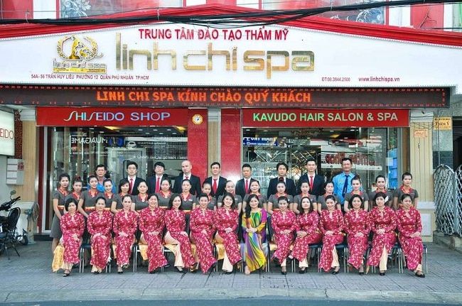 Linh Chi Beauty Academy vinh dự nằm trong top 10 trung tâm đào tạo trang điểm chuyên nghiệp được đánh giá cao nhất