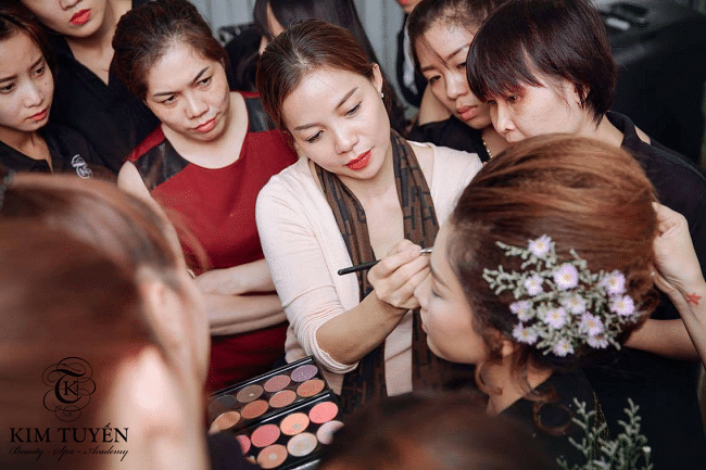 Kim Tuyến Academy tự hào nằm trong top 10 trung tâm đào tạo make up chuyên nghiệp được yêu thích nhất