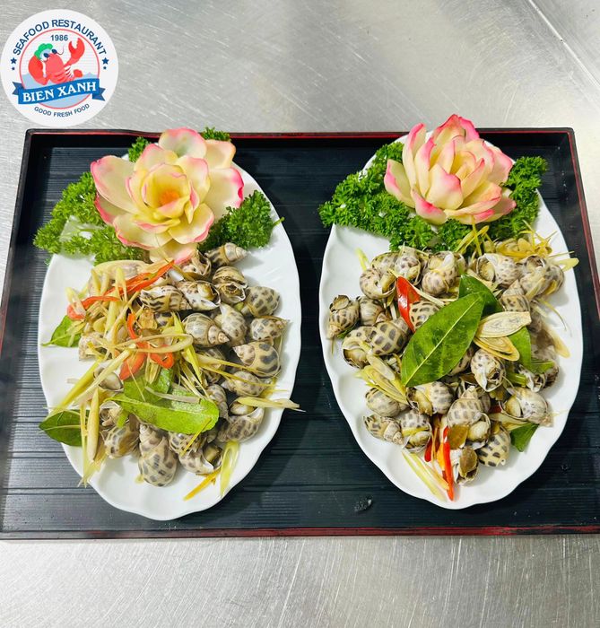 Bữa tiệc hải sản thịnh soạn với đa dạng cách chế biến tại Nhà hàng Hải Sản Biển Xanh