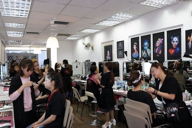 Nguyễn Hoàng Beauty Academy tự hào lọt top 10 trung tâm đào tạo make-up chuyên nghiệp được yêu thích nhất