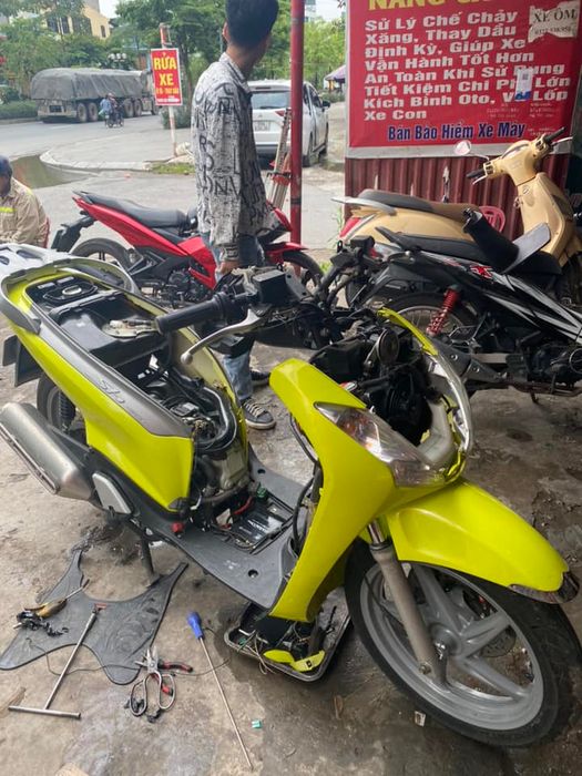 Hình ảnh đội cứu hộ xe máy Hà Nội 24/7 trong ca làm việc