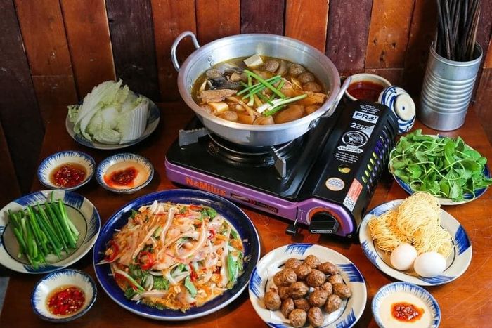 Lẩu Bò Nhà Gỗ - Hương vị Sài Gòn xưa