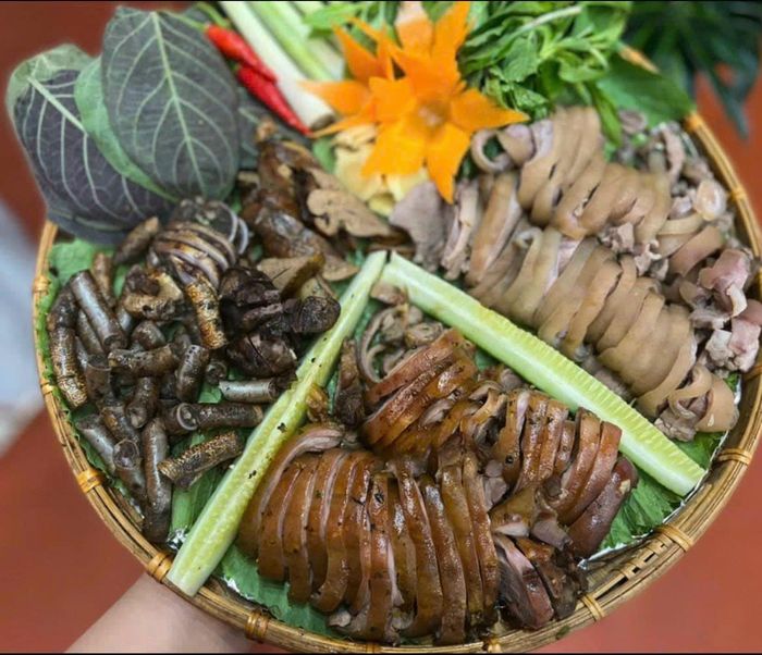 Món ăn tại Nhà hàng - Ảnh 2