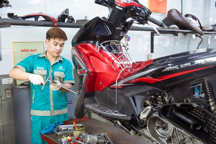Hình ảnh minh họa quy trình sửa chữa ô tô tiêu chuẩn tại Tân Việt