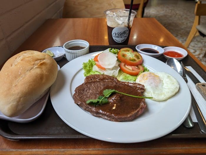 Bít tết bánh mì tươi chất lượng - giá thành hợp lý ở Mạc Đĩnh Chi