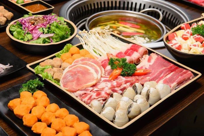 Lẩu buffet hấp dẫn với nguyên liệu tươi ngon (Ảnh 2)