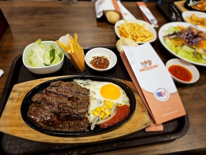 Hai Con Bò - Đặc sản bánh mì bít tết thượng hạng