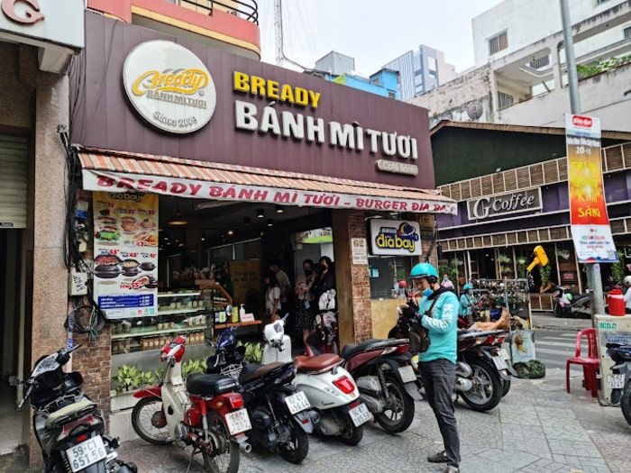 Mạc Đĩnh Chi - Điểm hẹn bít tết bánh mì tươi nổi tiếng quận 1