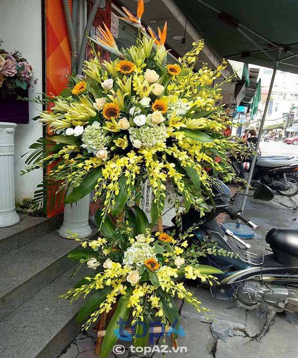 Đặt hoa viếng đám tang tại Hoàn Kiếm