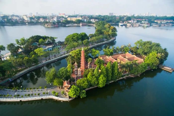 Ảnh 2: Bảo tháp 11 tầng chùa Trấn Quốc - Kiến trúc Phật giáo đỉnh cao giữa lòng Thủ đô