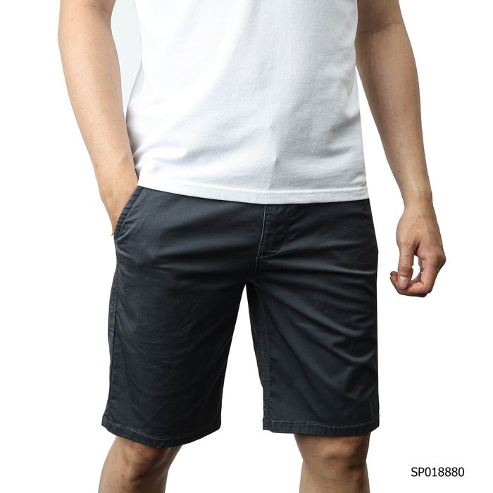 Không gian mua sắm trẻ trung tại Titan Menswear