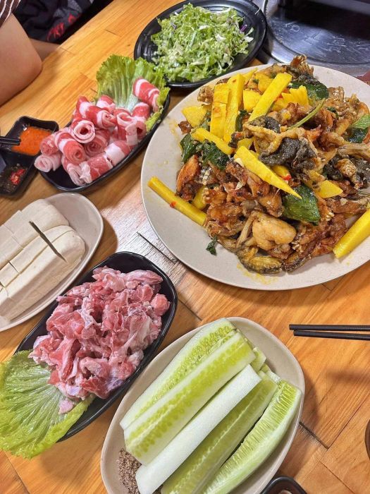 Thịt ếch tươi ngon, bày trí bắt mắt (Ảnh 2)
