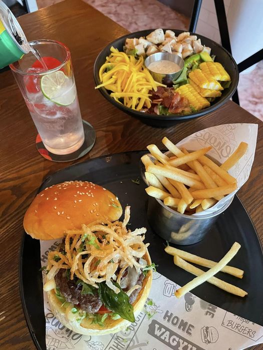Không gian đậm chất Âu tại Chops – Burger & bia tươi cho ngày Tết