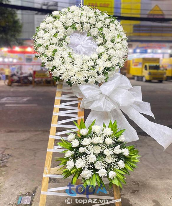 Đặt vòng hoa tang lễ tại Floli, quận Hoàn Kiếm