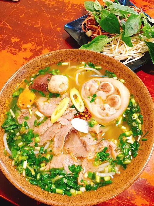 Món ăn nhà hàng - Hình ảnh 1
