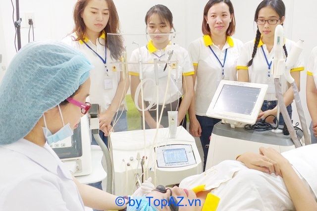 Tại Trường đào tạo thẩm mỹ Á Âu, học viên sẽ được đào tạo kết hợp giữa lý thuyết và thực hành, giúp tiếp thu nhanh chóng và hiệu quả.