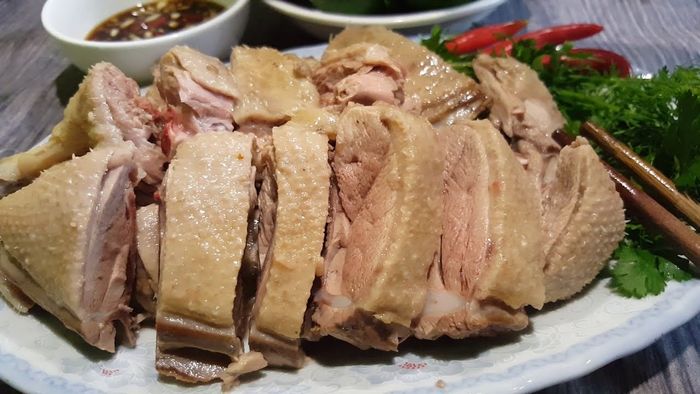 Gà nướng vàng ươm hấp dẫn