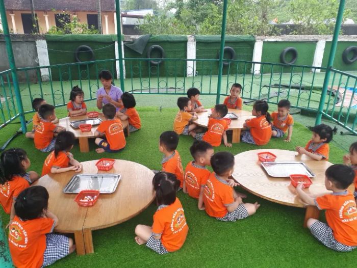 Khu vui chơi ngoài trời đầy màu sắc tại Trường Mầm non Yên Sơn