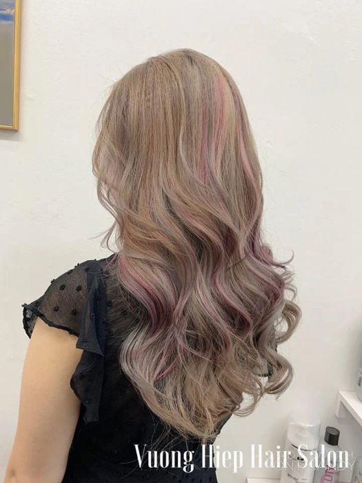 Hình ảnh thực tế về các dịch vụ chăm sóc tóc chuyên nghiệp tại Vuong Hiep Hair Salon
