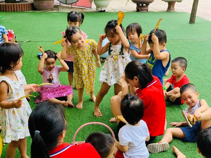 Hoạt động vui chơi ngoài trời đầy màu sắc tại Thăng Long Kidsmart